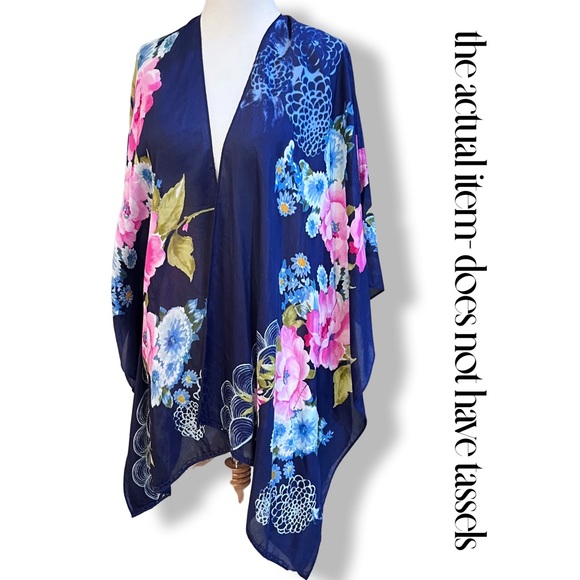 CHICO’S Blue Floral‎ Party Garden Ruana - Picture 3 of 8